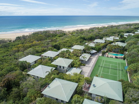 The Retreat Beach Houses - Hervey Bay Accommodation 2