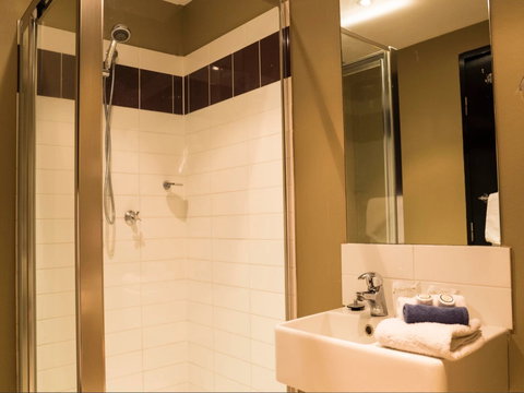 The Windsor Castle Hotel - Hervey Bay Accommodation 2