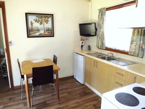 Tumut Log Cabins - Hervey Bay Accommodation 1