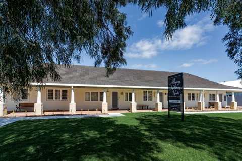 Albany Holiday Units - Tourism Hervey Bay 0