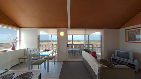 Angler's Arms And Fisherman's Cottage - Hervey Bay Accommodation 1