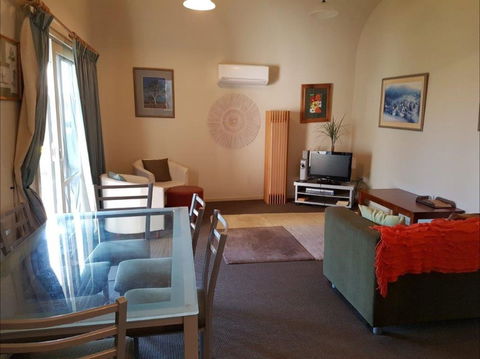 Angler's Arms And Fisherman's Cottage - Hervey Bay Accommodation 2