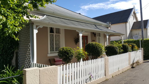 Arendon Cottage - Hervey Bay Accommodation 0