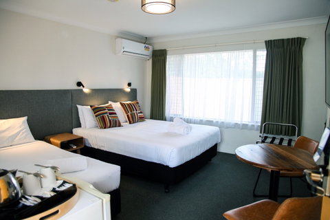 Batemans Bay Hotel - Hervey Bay Accommodation 0