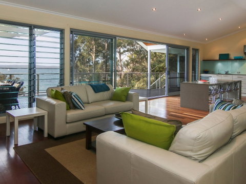 Becalmed On Sunshine Cove - Hervey Bay Accommodation 1