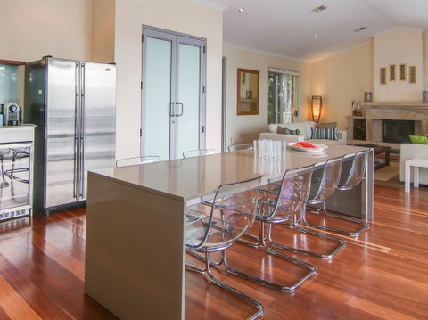 Becalmed On Sunshine Cove - Hervey Bay Accommodation 2