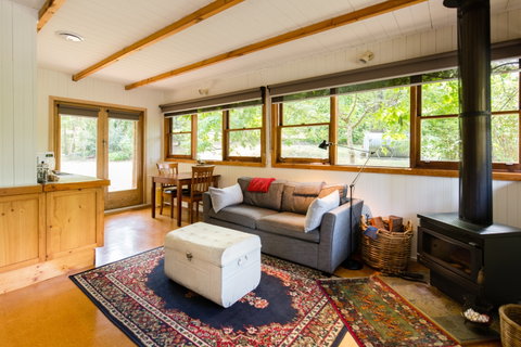 Braeside Mount Macedon Country Retreat - Hervey Bay Accommodation 0
