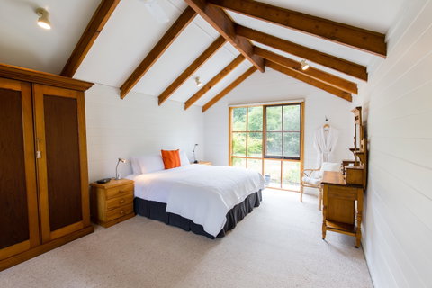 Braeside Mount Macedon Country Retreat - Hervey Bay Accommodation 1