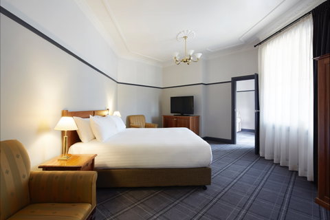 Brassey Hotel - Hervey Bay Accommodation 0