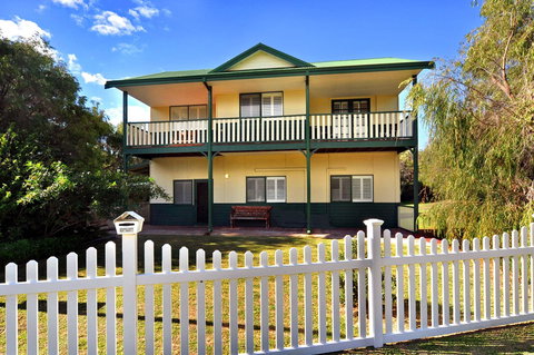 Clemandtines Vintage Beach Estate - Tourism Hervey Bay 0