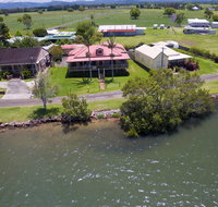 Cranford Waterfront Cottage - Hervey Bay Accommodation