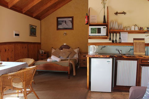Eastern Reef Cottages - Hervey Bay Accommodation 1