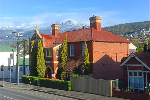 Edinburgh Gallery Bed & Breakfast - Hervey Bay Accommodation 0