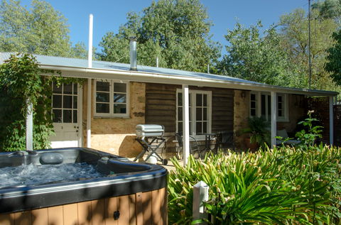 Ford Cottage Bed & Breakfast - Hervey Bay Accommodation 0