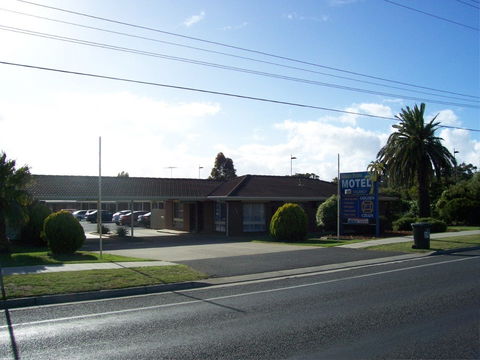 Geelong Golden Palms Motel - Hervey Bay Accommodation 1