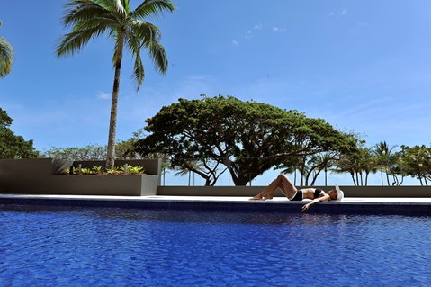 Holiday Inn Cairns Harbourside - Hervey Bay Accommodation 0