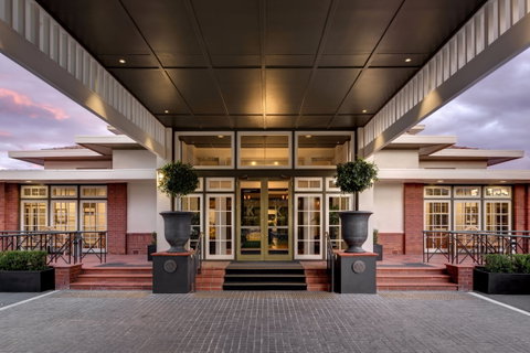 Hotel Kurrajong Canberra - Hervey Bay Accommodation 1