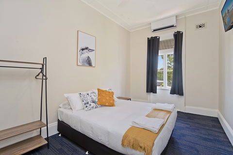 Imperial Hotel - Hervey Bay Accommodation 2