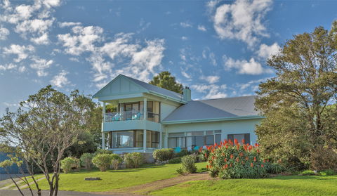 King Of North Bay - Tourism Hervey Bay 0