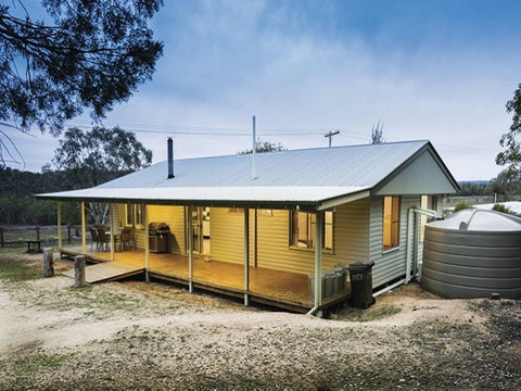 Lavender Vale Cottage - Hervey Bay Accommodation 0
