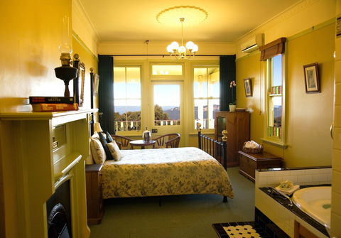 Moments Mountain Retreat - Tourism Hervey Bay 0
