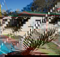Parkes Country Cabins - Hervey Bay Accommodation