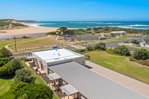Peterborough House & Motel - Hervey Bay Accommodation 0