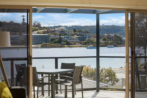 Sails Luxury Apartments - Hervey Bay Accommodation 1