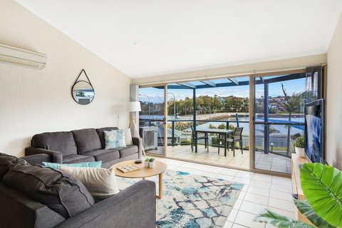 Sails Luxury Apartments - Hervey Bay Accommodation 2