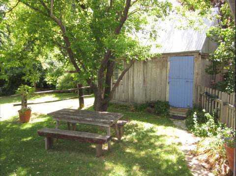 Settlers Hut - Hervey Bay Accommodation 1