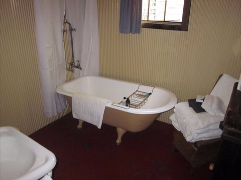 Settlers Hut - Hervey Bay Accommodation 2