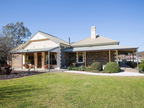 SINKINSON HOUSE - Mount Torrens - Hervey Bay Accommodation 0