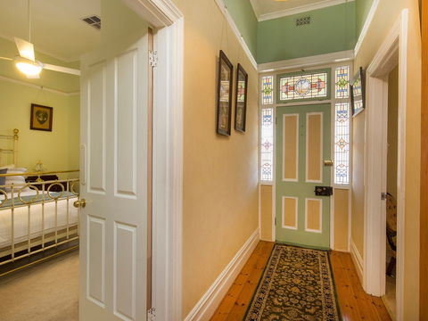 SINKINSON HOUSE - Mount Torrens - Hervey Bay Accommodation 1