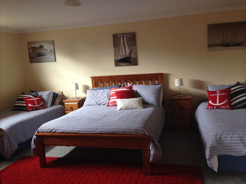 Springs Beach House - Hervey Bay Accommodation 1