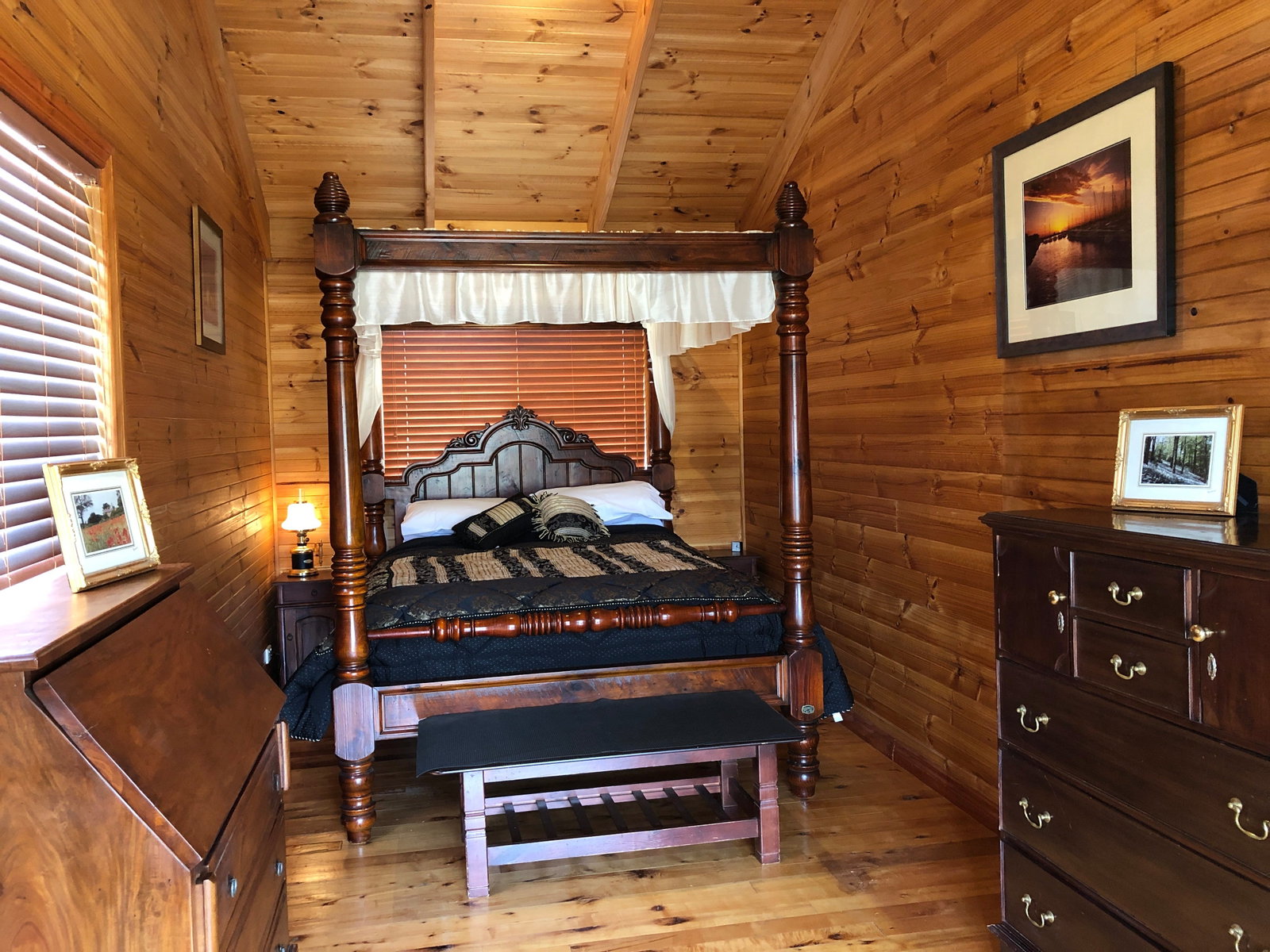 Royal George TAS Hervey Bay Accommodation