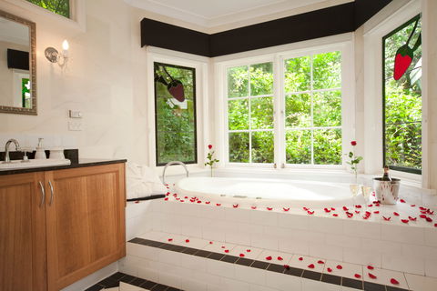 Strawberry Patch Cottage - Hervey Bay Accommodation 1