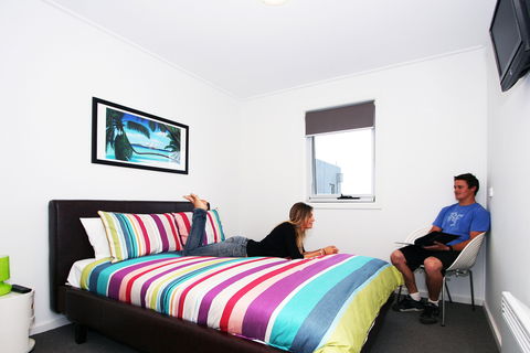 The Island Accommodation - Phillip Island YHA - Hervey Bay Accommodation 2