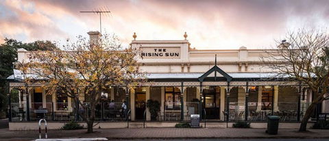 The Rising Sun Hotel - Hervey Bay Accommodation 1