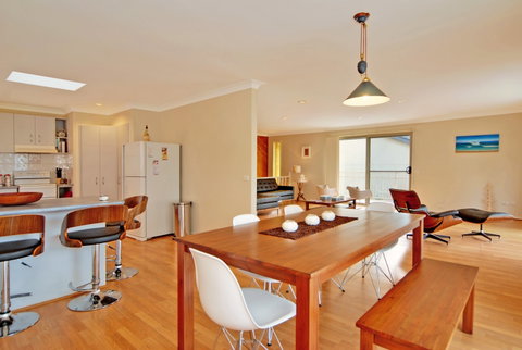 Vincentia Family Holiday Home - Hervey Bay Accommodation 2