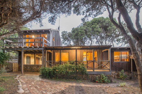 Yallingup Beach House - Hervey Bay Accommodation 0