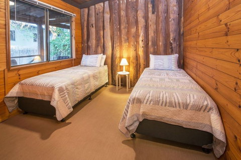 Yallingup Beach House - Hervey Bay Accommodation 2