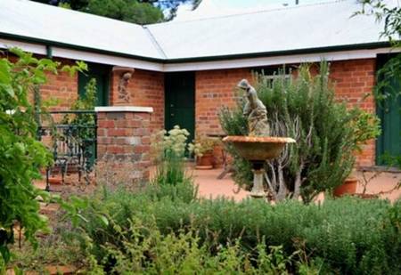 Faversham House York - Hervey Bay Accommodation 4