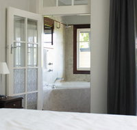 Caves House Hotel - Hervey Bay Accommodation