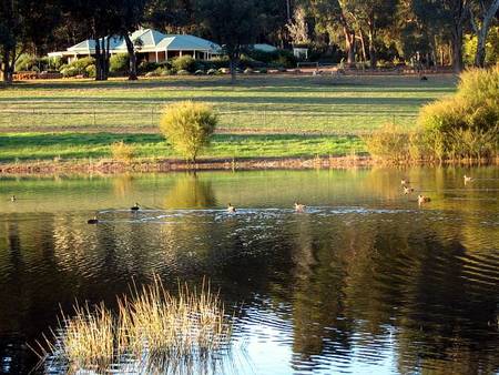 Lakeview Lodge - Hervey Bay Accommodation 2