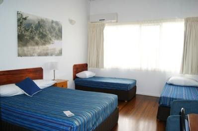 Diggers Tavern - Tourism Hervey Bay 3