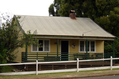 Pemberton Backpackers YHA & Budget Cottages - Hervey Bay Accommodation 2