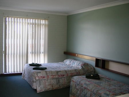 Walpole Hotel Motel - Hervey Bay Accommodation 0