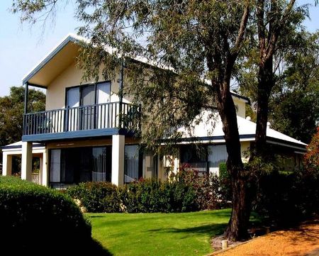 Walpole Bayside Villas - Hervey Bay Accommodation 0