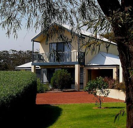 Walpole Bayside Villas - Hervey Bay Accommodation 5