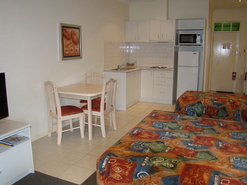 Dunsborough Central Motel - Hervey Bay Accommodation 5